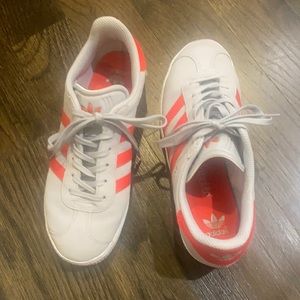 Adidas Gazelle tennis shoes